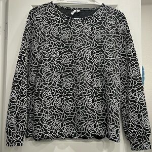 Black and white rose flower top. Size small. Worn 2 times.